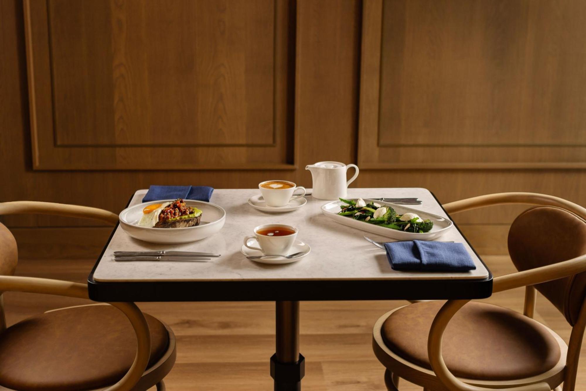 מלון Jw Marriott אוקלנד מראה חיצוני תמונה A table set for breakfast